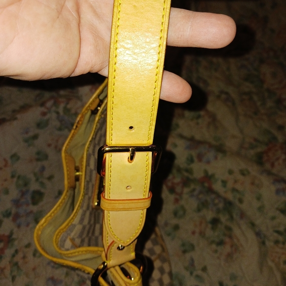 LOUIS VUITTON BAG - Picture 7 of 8